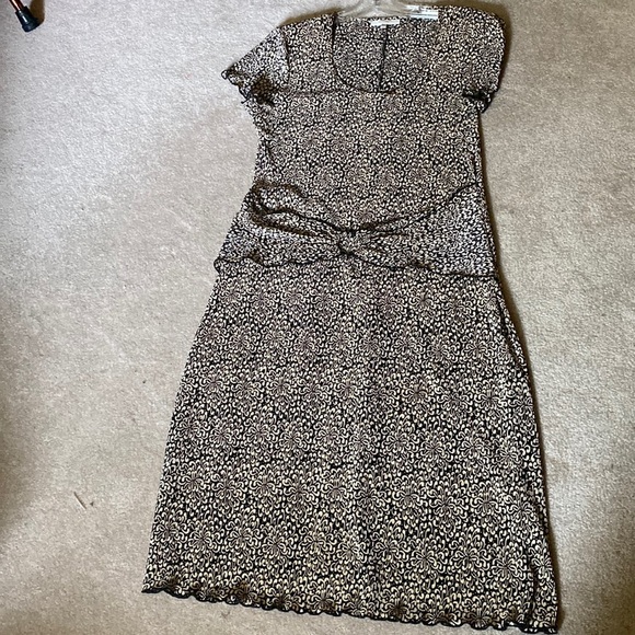 Dress Barn dress self belt twisted at hip short sleeve black tan  no wri… - Picture 6 of 12